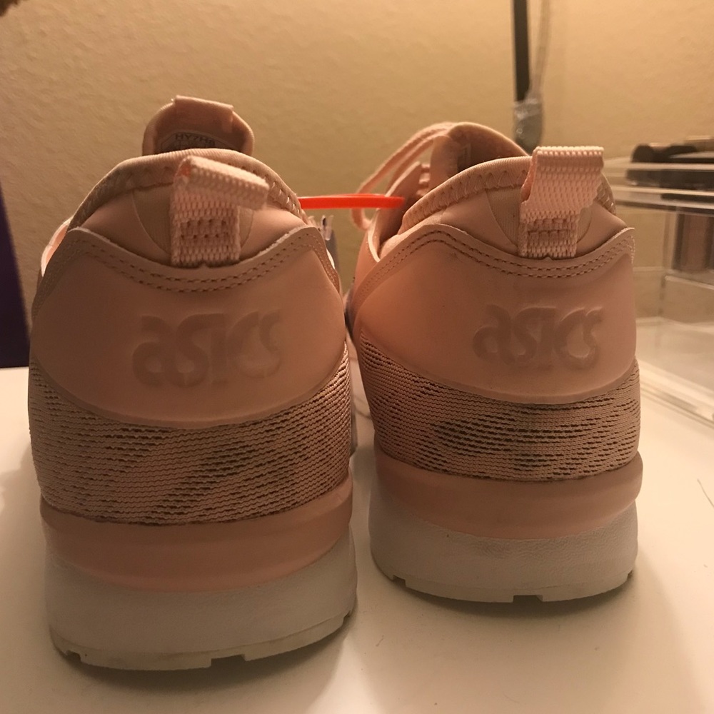 ASICS running shoes - Picture 2 of 7